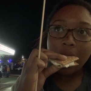 Meet your Posher, Maya